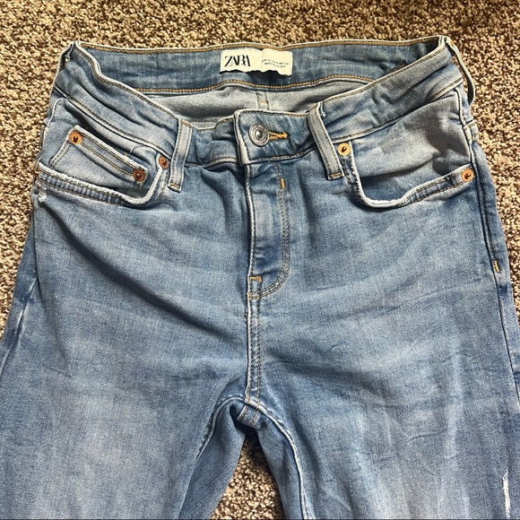 Zara High Waisted Light Wash Ankle Skinny Jeans - Picture 2 of 4
